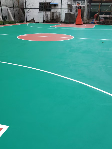 辰溪 球场长期使用易出现地面开裂